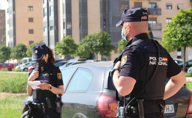 Roban en coches de Valencia rompiendo las ventanillas en plena calle