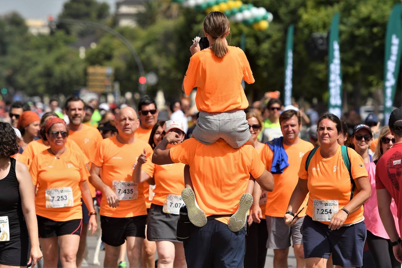 Miles de personas participan en una de las pruebas más esperadas del calendario de carreras populares en Valencia