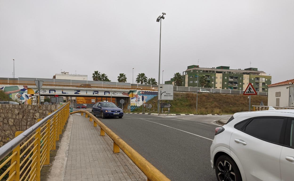 Puente que se plantea demoler para acabar con las inundaciones en Alzira. 