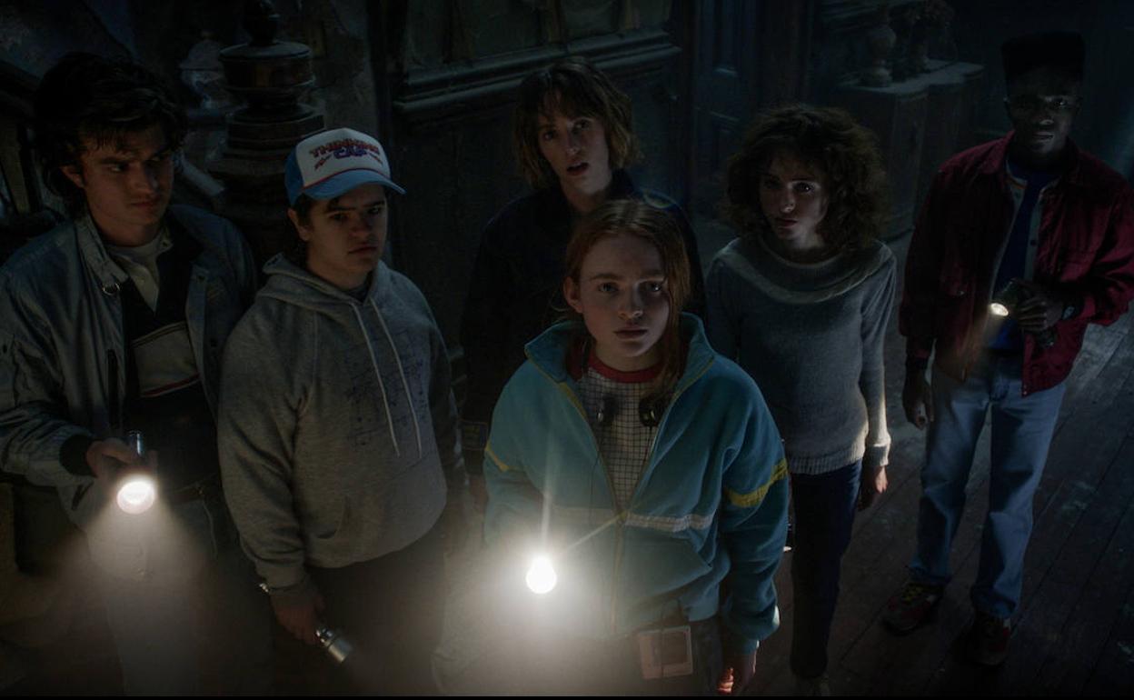 Steve, Dustin, Max, Robyn, Nancy y Lucas, en 'Stranger Things'.