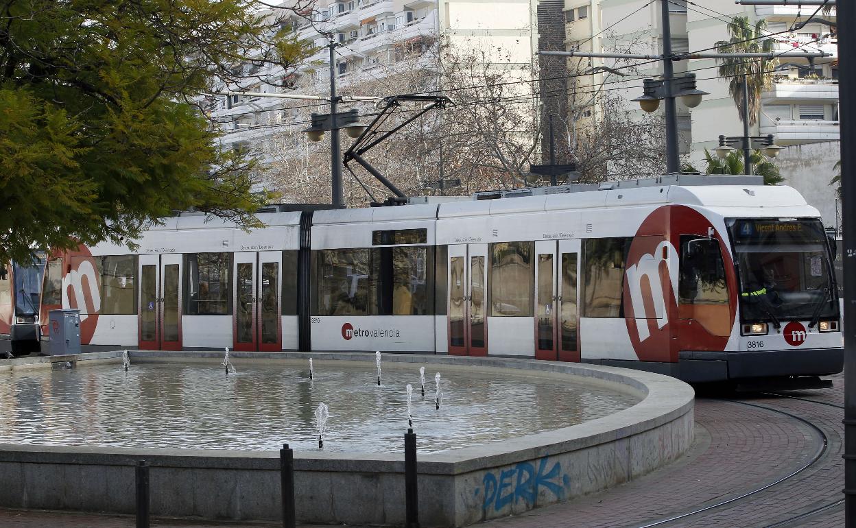 Un tranvía en la zona de Pont de Fusta, en una imagen de archivo. 