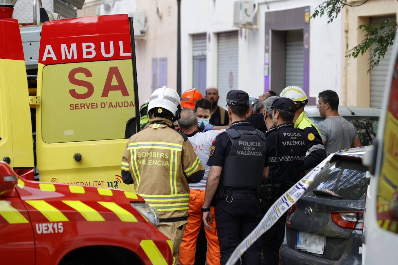 Fotos: Una niña resulta herida tras un grave incendio con atrapados en Valencia