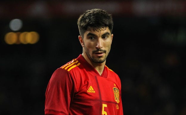 Carlos Soler volverá a enfundarse la camiseta de la Selección Española. 