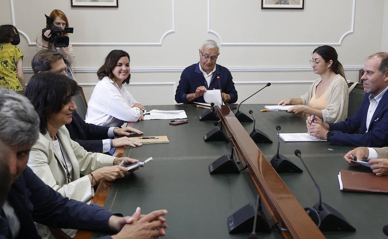 Ribó y Gómez (i), en la reunión mantenida este martes en el Ayuntamiento. 