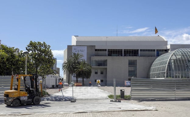 Espacios habilitados para los trabajos de la reforma y vallado del auditorio municipal. 