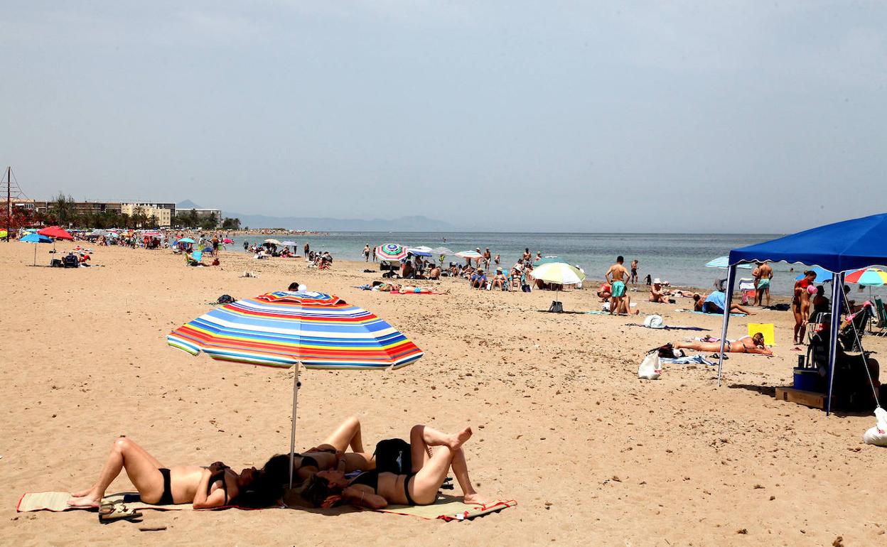 Aspecto que presentaba la playa Punta del Raset este fin de semana. 