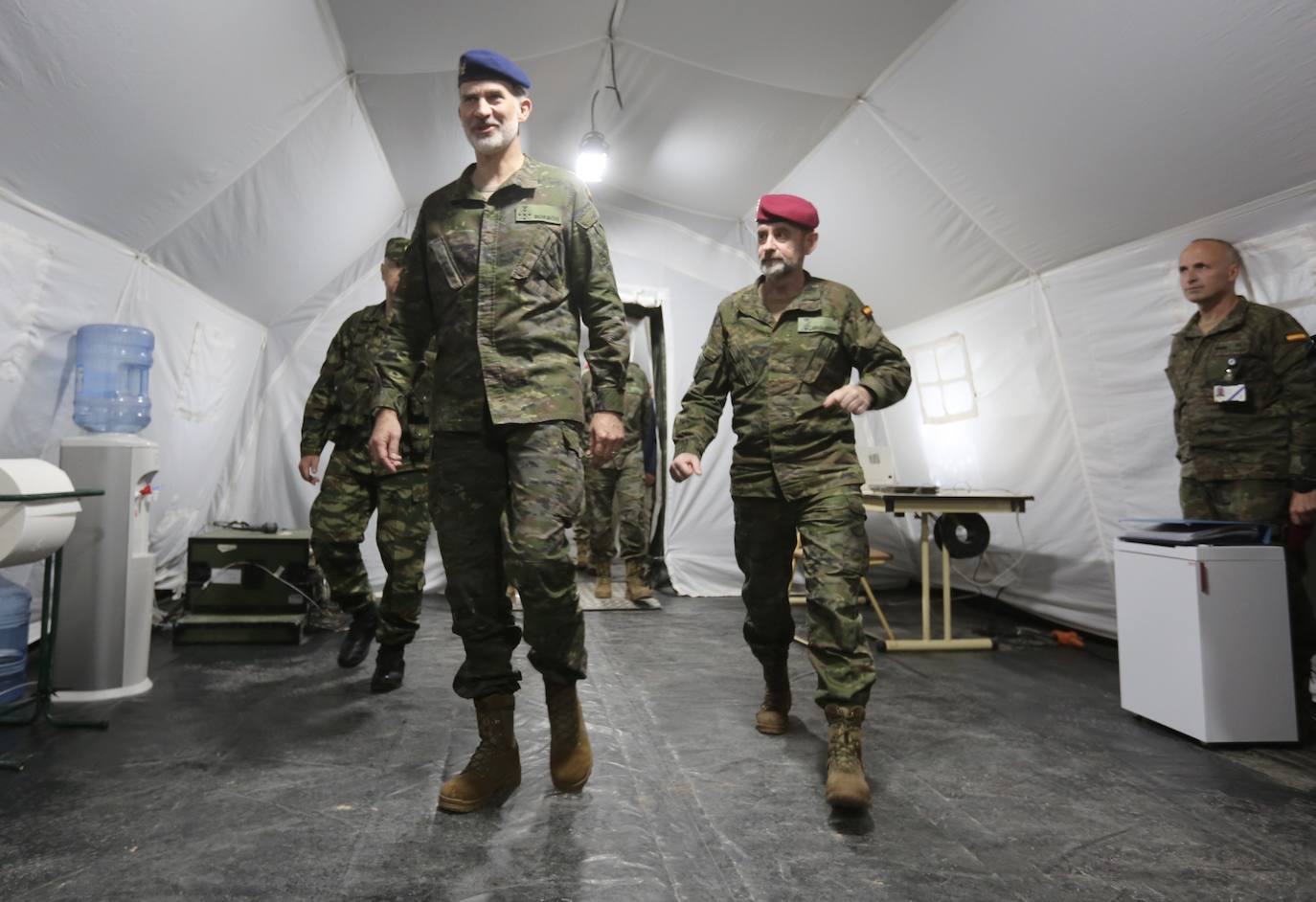 Felipe VI ha visitado a las tropas del Cuartel de Alta Disponibilidad de la OTAN en Bétera (Valencia). 