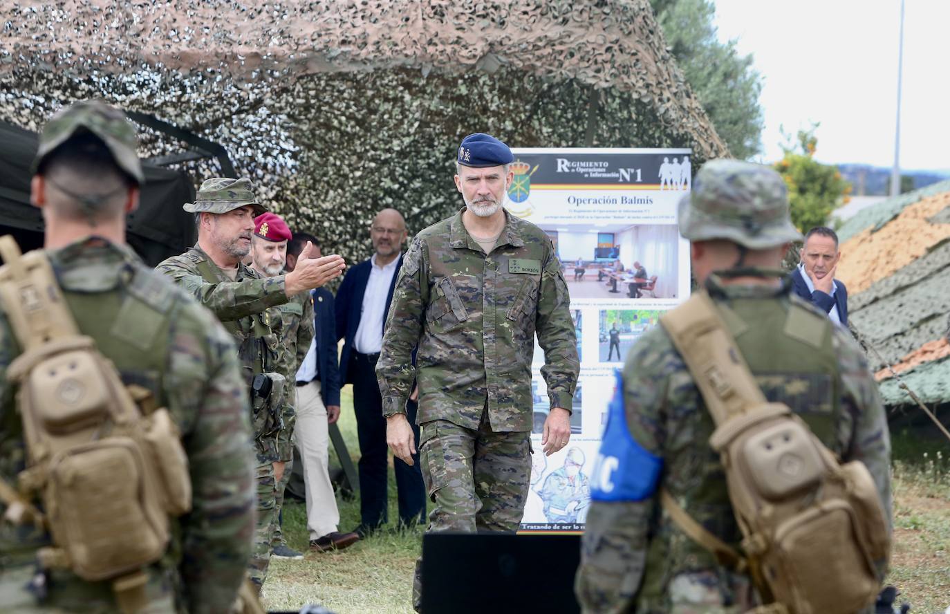 Felipe VI ha visitado a las tropas del Cuartel de Alta Disponibilidad de la OTAN en Bétera (Valencia). 