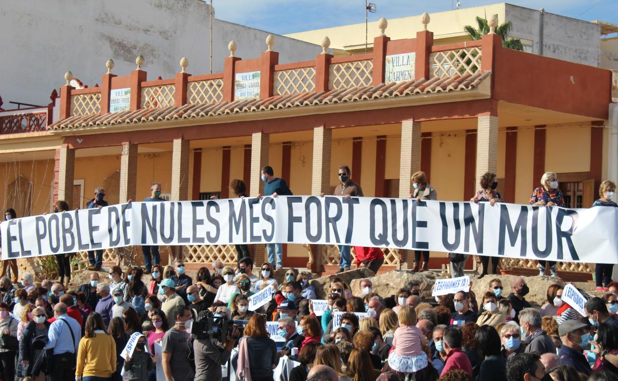 Una protesta en Nules contra los daños de la regresión que sufre la costa.  