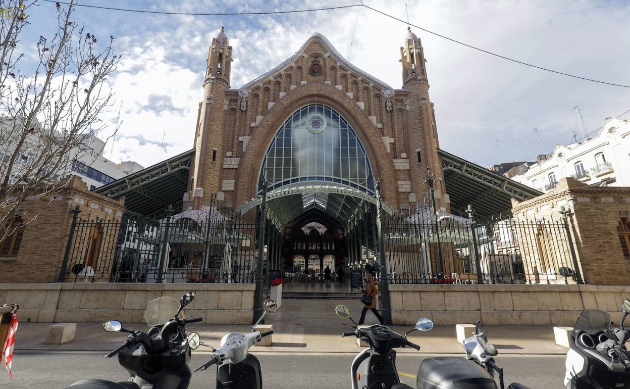 Fachada del Mercado de Colón recayente a la calle Conde de Salvatierra. 