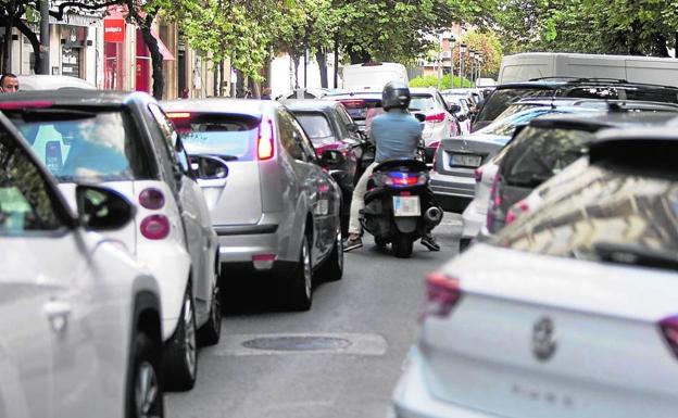 Las multas de 200 euros por parar incluso sin salir del coche