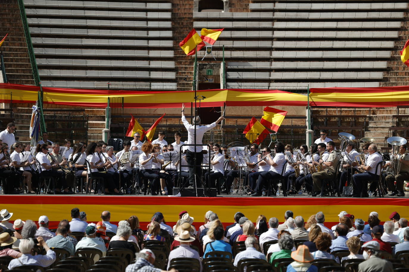 Fotos: Un concierto a tres bandas por el Día de las Fuerzas Armadas