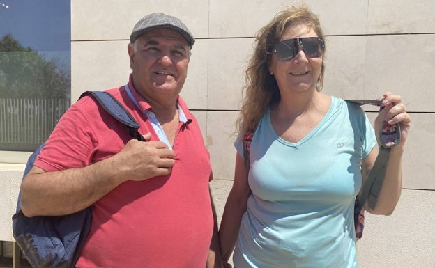 Rosana Vallari y Sergio Gómez, antes de acudir a la playa. 