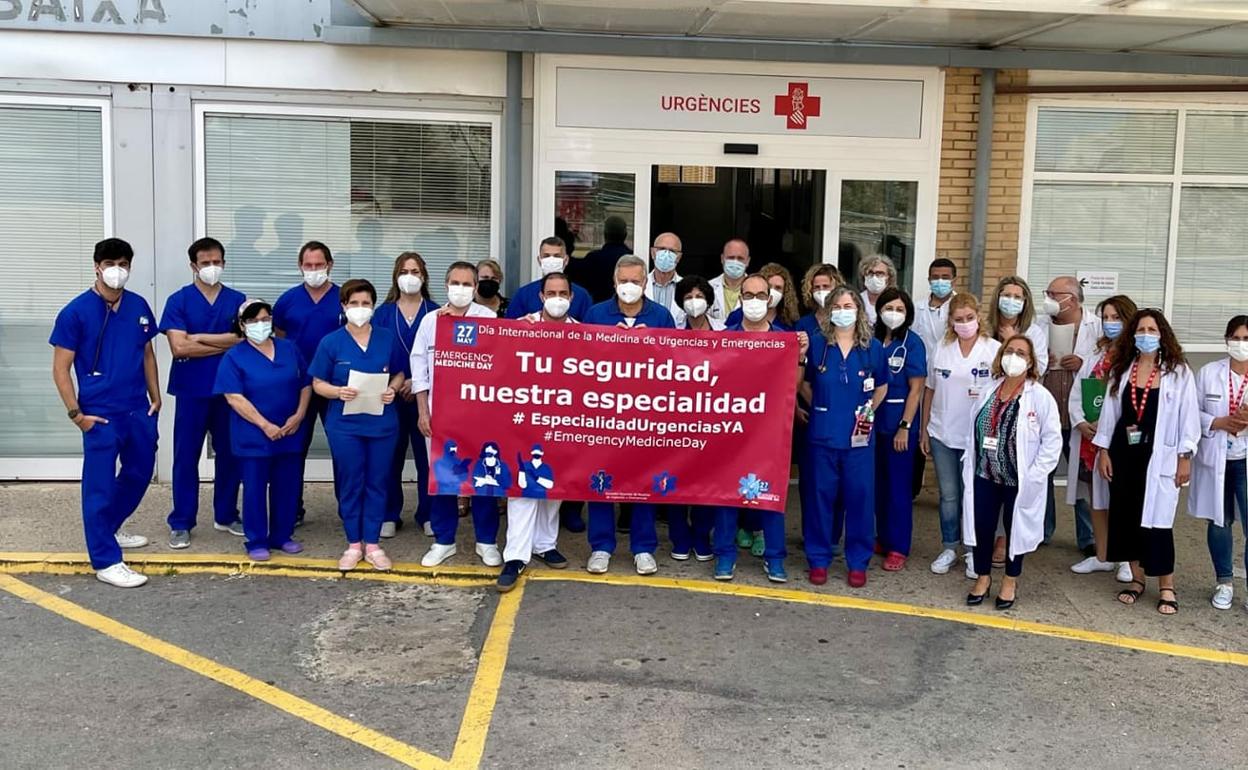 Imagen de los profesionales sanitarios del servicio de urgencias del Hospital Marina Baixa durante una reciente concentración