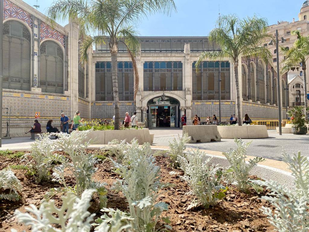 Fotos: El nuevo aspecto de la plaza Ciudad de Brujas de Valencia