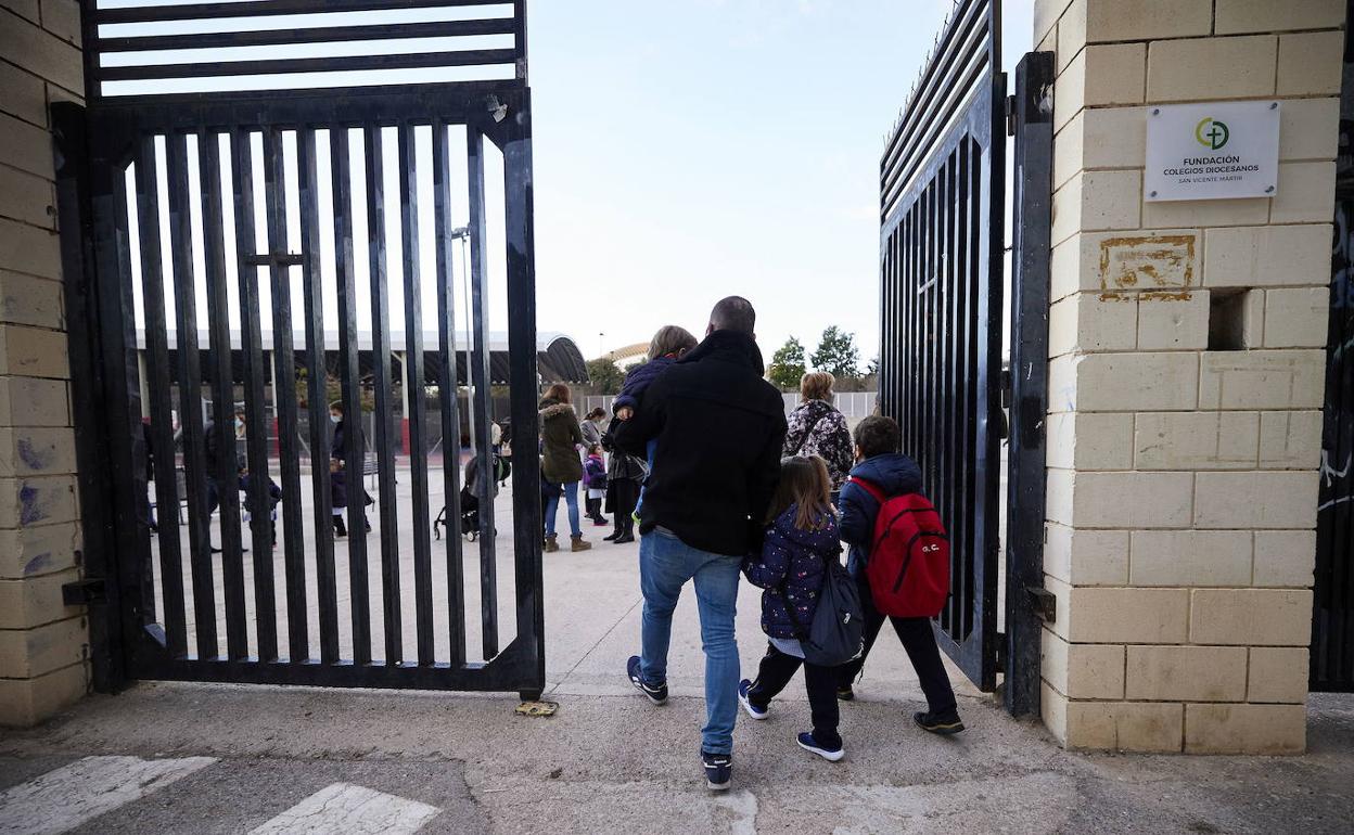 Vuelta a clase tras las vacaciones de Navidad en un colegio valenciano. 