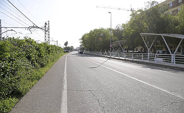 Imagen principal - Uno de los tramos en los que se hablitará el carril bici en Paiporta. 