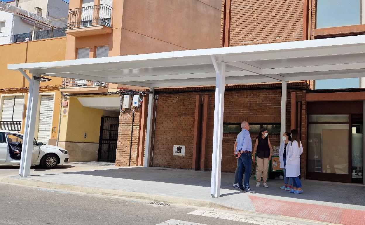 Pérgola en el Centro de Salud de Carcaixent. 