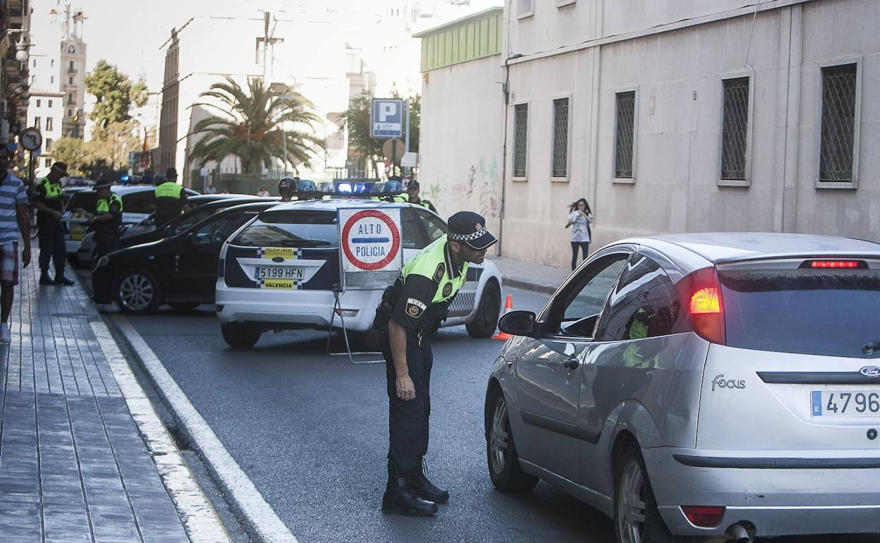 Un control de Policía Local en Valencia. 