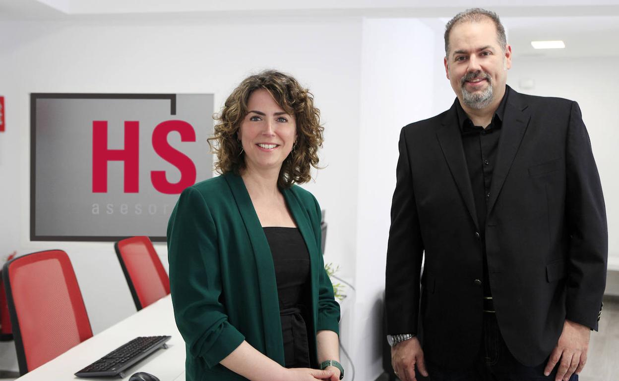 Noelia y Francisco Hernández, de la consultoría alicantina HS Asesores. 