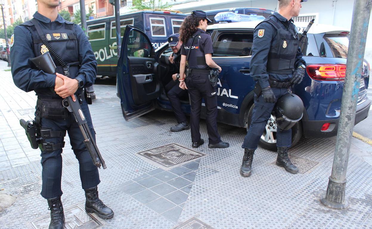 Orriols, Valencia | Operación policial en Orriols: cuatro detenidos, 170 personas identificadas, cuatro actas por drogas y una por posesión de armas