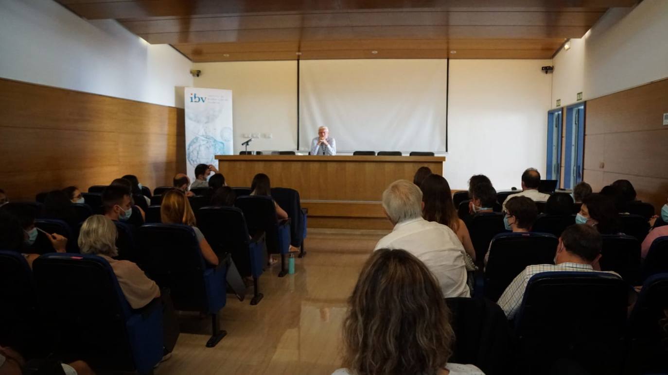 Fotos: Premios Nobel visitan a científicos y estudiantes en Valencia