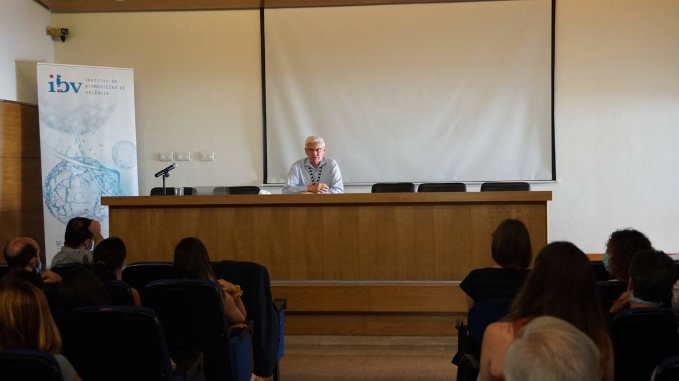 Fotos: Premios Nobel visitan a científicos y estudiantes en Valencia