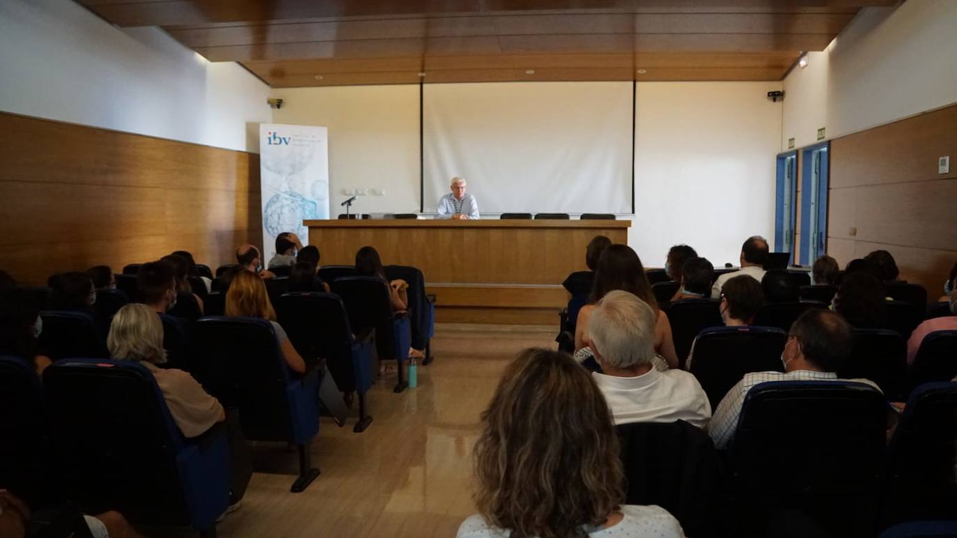 Fotos: Premios Nobel visitan a científicos y estudiantes en Valencia