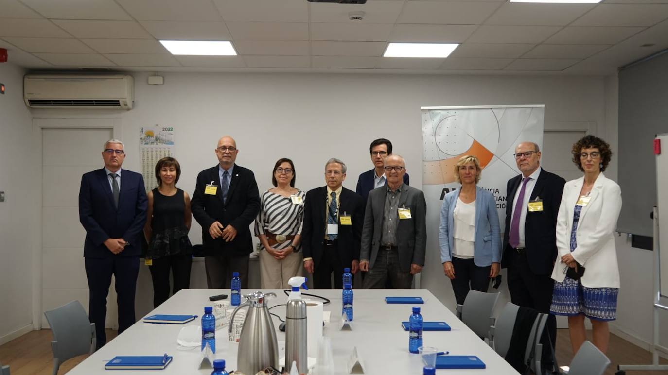 Fotos: Premios Nobel visitan a científicos y estudiantes en Valencia