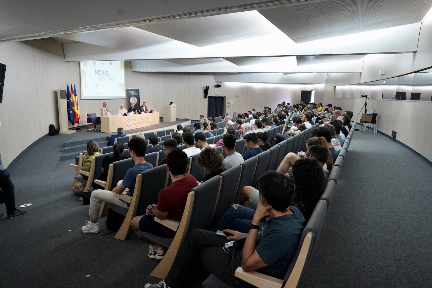 Fotos: Premios Nobel visitan a científicos y estudiantes en Valencia