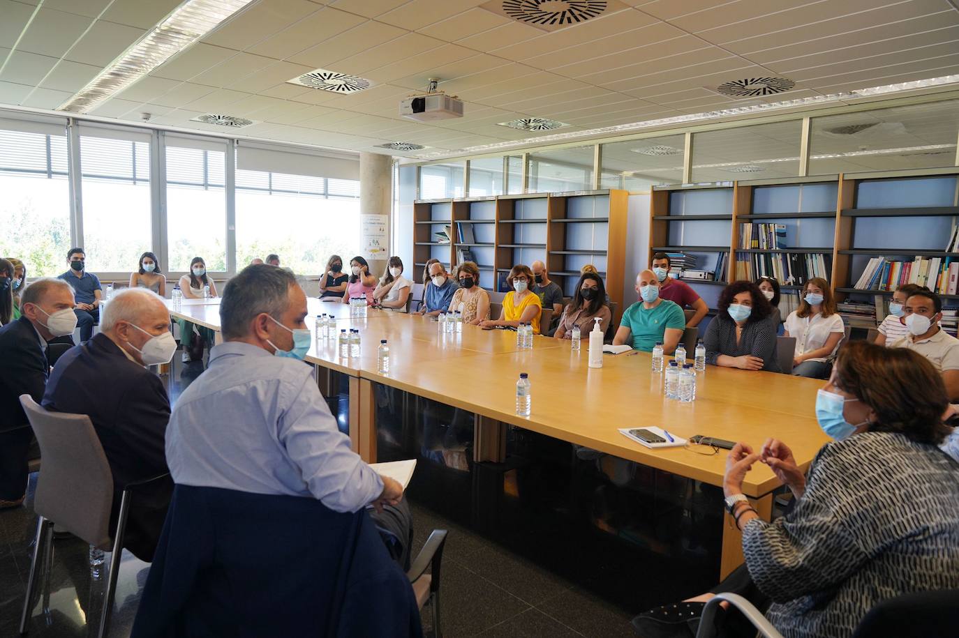 Fotos: Premios Nobel visitan a científicos y estudiantes en Valencia