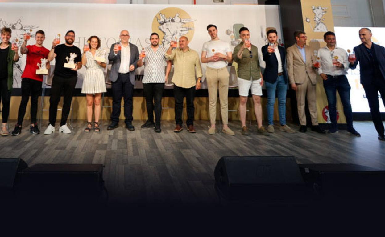 Los premiados, junto a los hermanos Rausell y Jesús Trelis. 