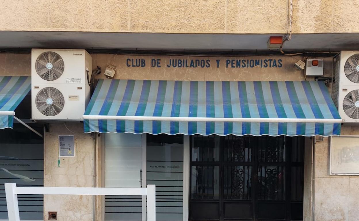 Fachada del edificio del Hogarl del Jubilado de Canals. 