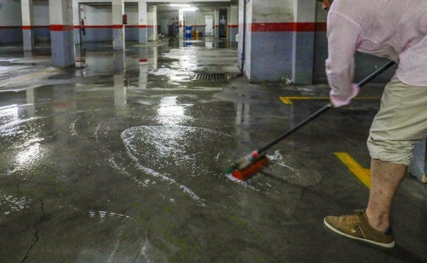 Vecinos de Bétera afectados por filtraciones de agua en garajes, trasteros y viviendas se unen en una plataforma