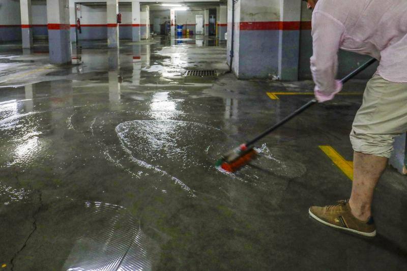 Fotos: Vecinos de Bétera afectados por filtraciones de agua en garajes, trasteros y viviendas se unen en una plataforma