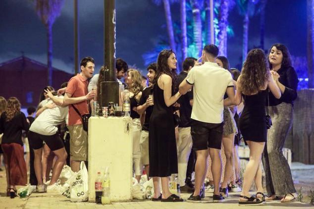 Fotos: Botellón en la playa de la Malvarrosa de Valencia