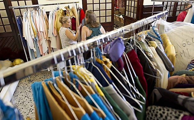 Trajes preparados para la procesión, en la sede de Teología, en ediciones anteriores. 