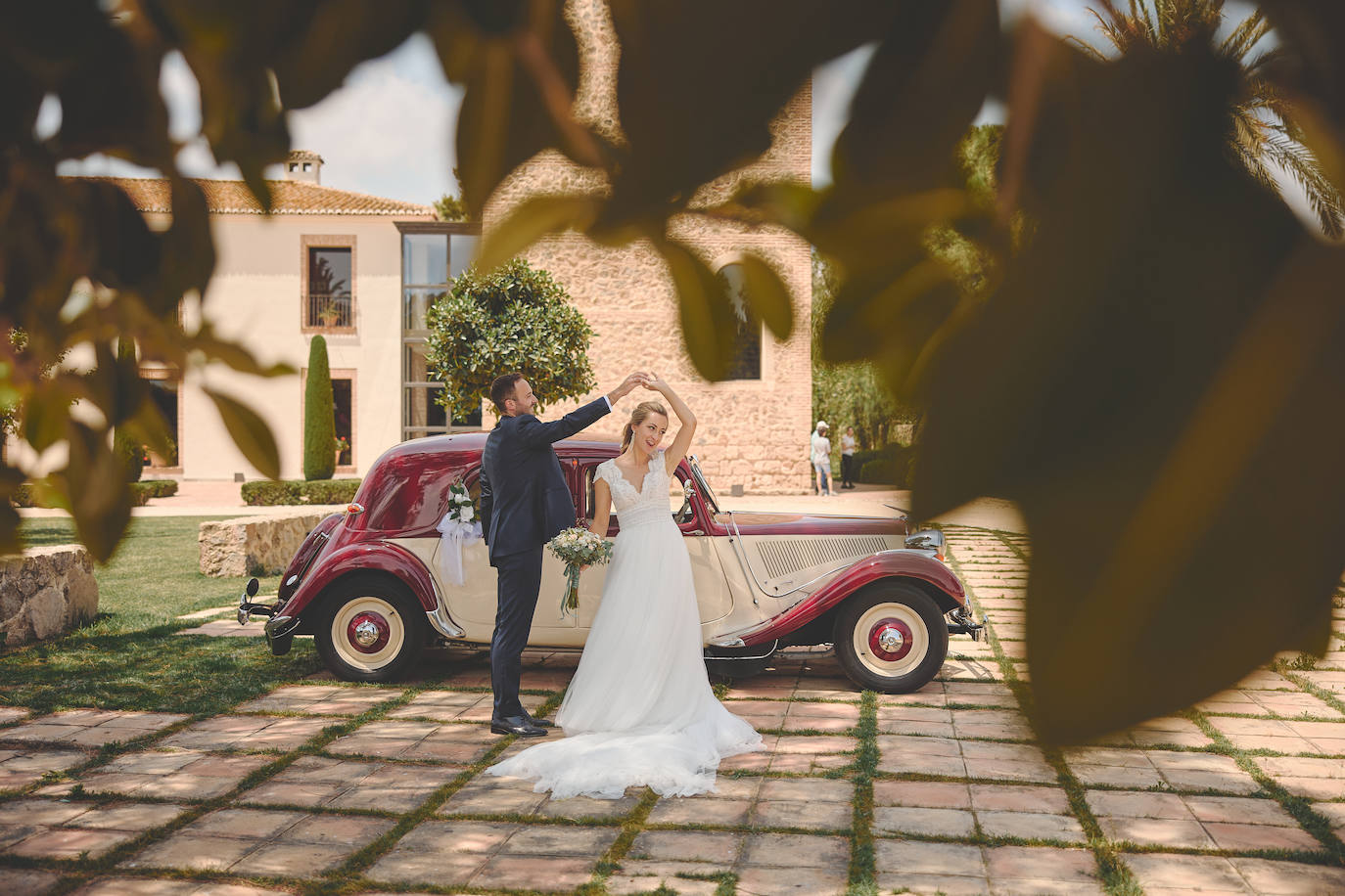 Teresa Ruixó y Javi Gimeno, que celebraron su boda a mediodía, seguida de una comida - merienda - cena, todo servido por el catering del Huerto de Santa María.