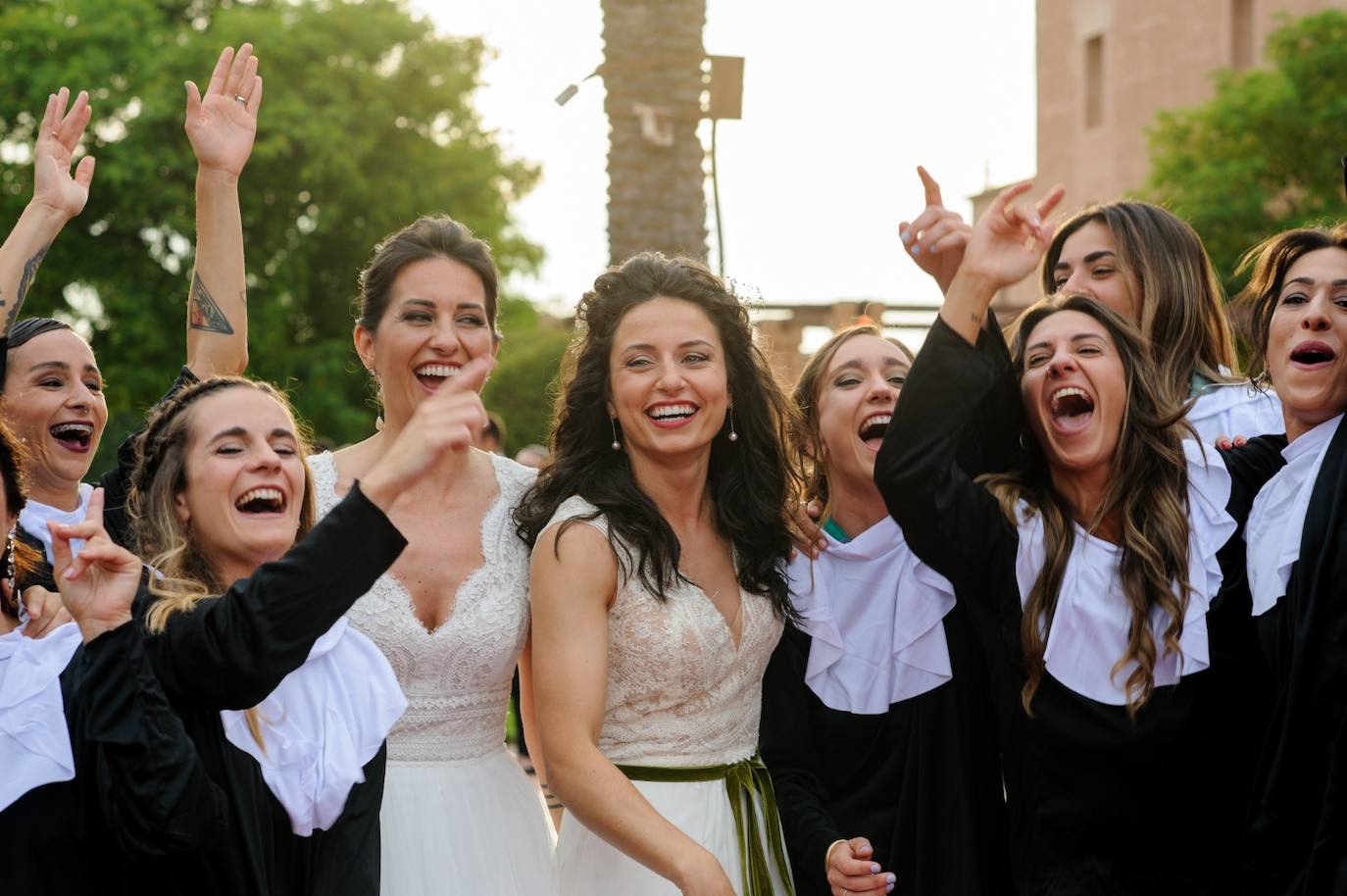 Baile sorpresa protagonizado por jugadores del Real Madrid, como Marta Cardona, Tere Abelleira, Misa, Esther Gonzalez, Olga Carmona, del Villarreal CF como Raquel Pinel, Estefa, Belén, y familiares de Ana Moreno, como su hermana Mar.