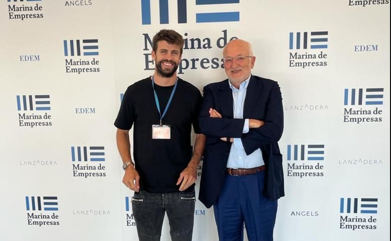 Gerard Piqué y Juan Roig, en las instalaciones de Marina de Empresas. 