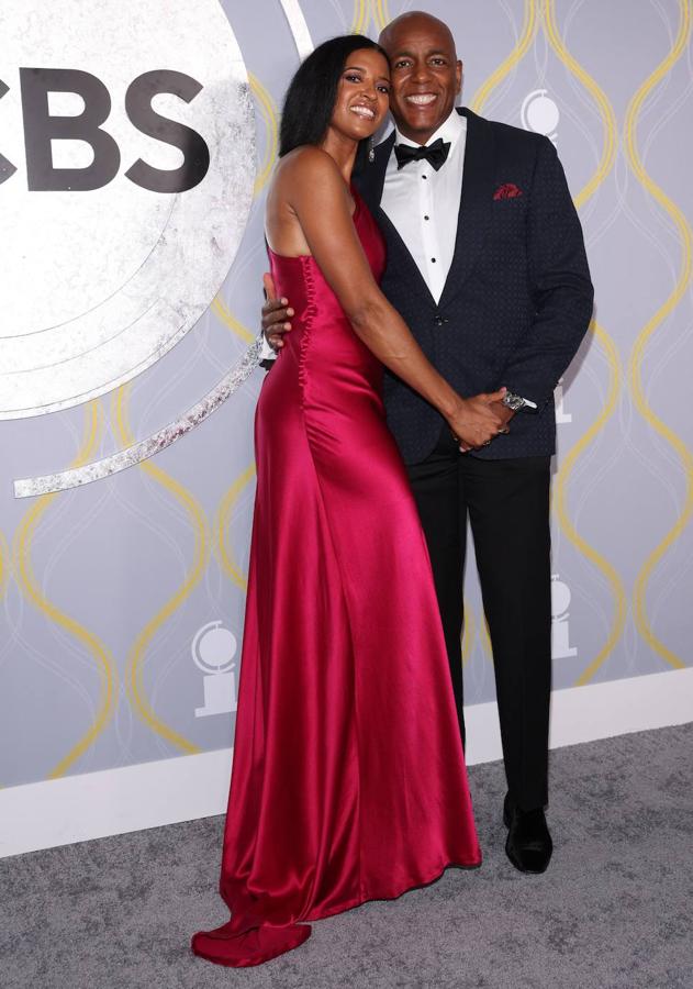 Renee Elise Goldsberry y acompañante