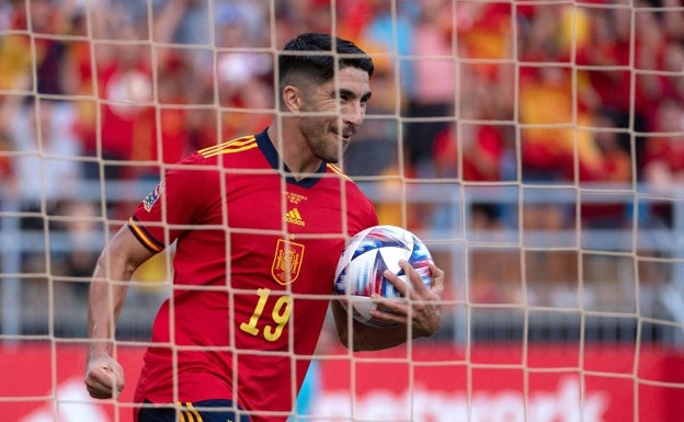 Carlos Soler aviva las dudas sobre su futuro en el Valencia