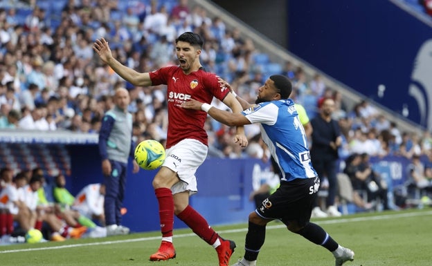 Carlos Soler, durante un partido del Valencia en la jornada 37 de Liga contra el Espanyol. 