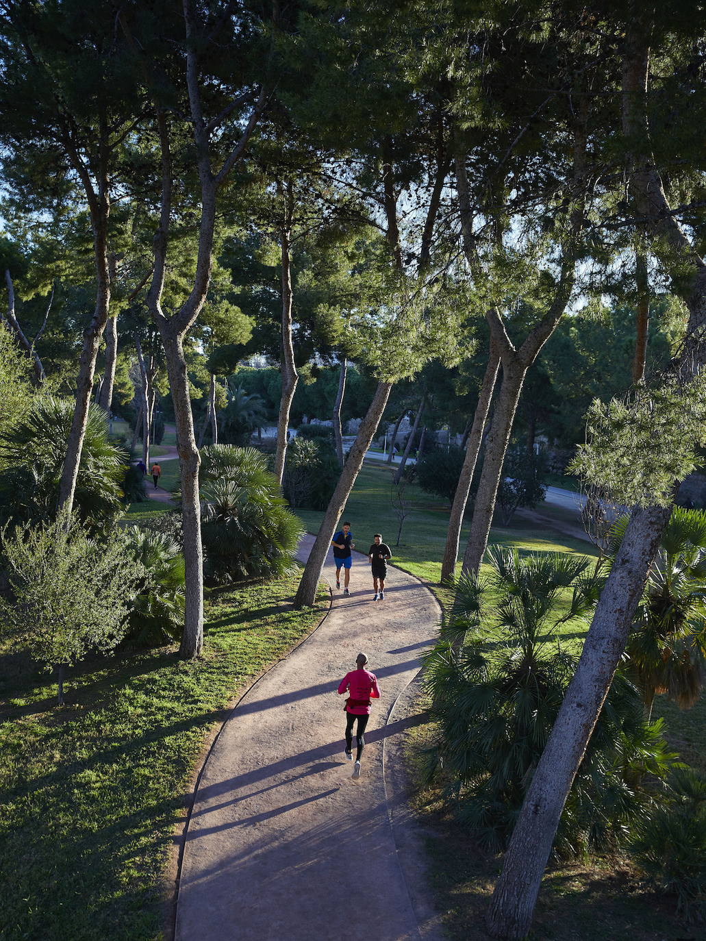 Imagen secundaria 2 - El rio es escenario de la práctica de numerosos deportes 