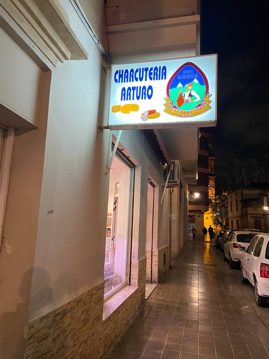 Fachada de la charcutería Arturo, mi dealer de hamburguesas