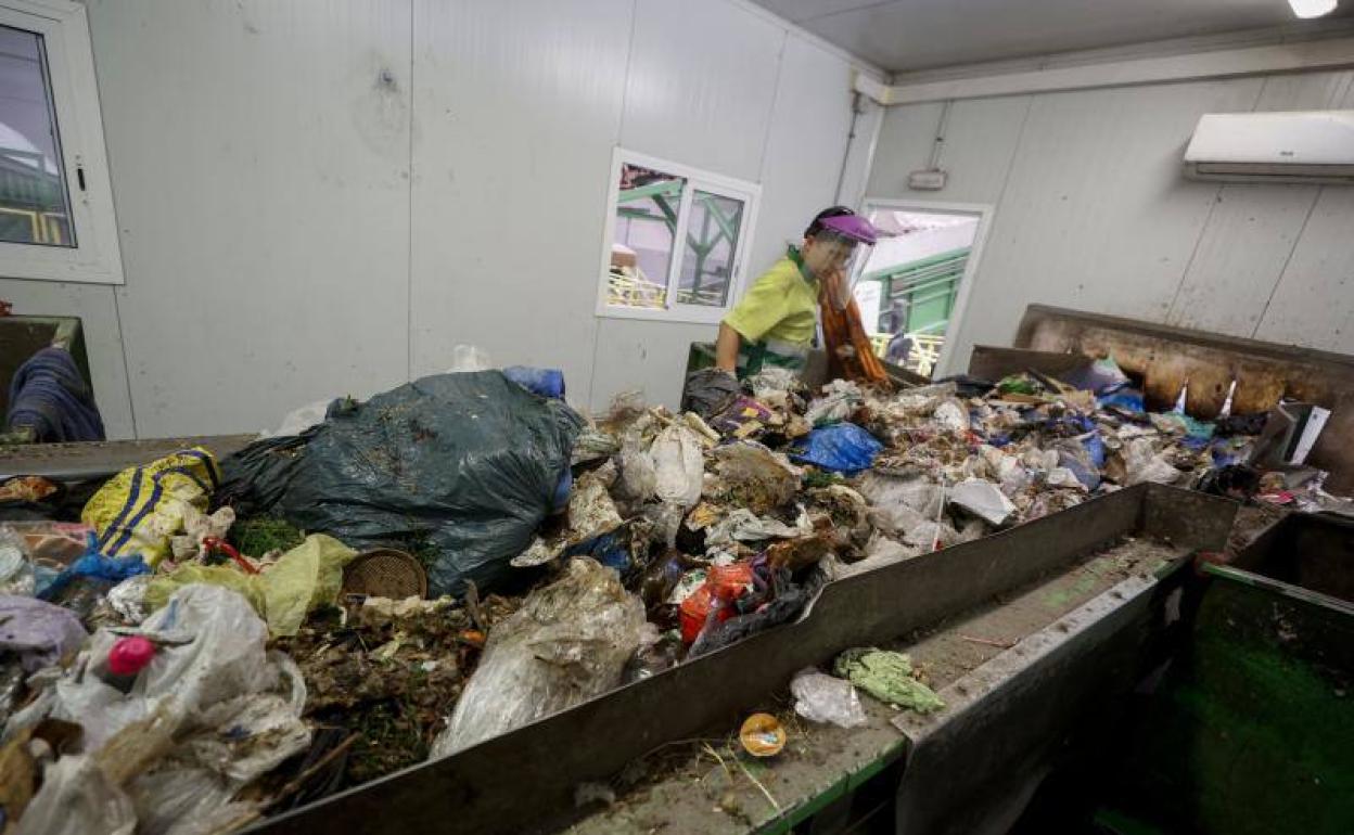 Planta de tratamiento de residuos ubicada en Caudete de las Fuentes. 