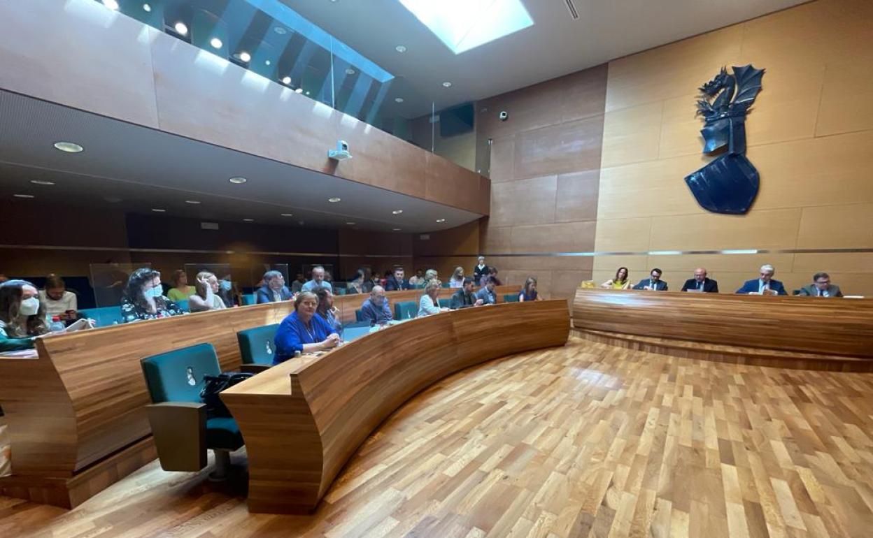 Bancada socialista y el presidente Toni Gaspar en la Diputación de Valencia. 