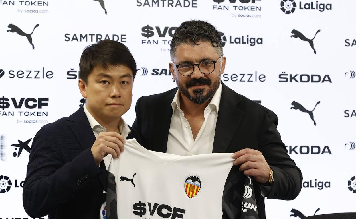 Sean Bai y Gennaro Gattuso, en la presentación del italiano como entrenador del Valencia.