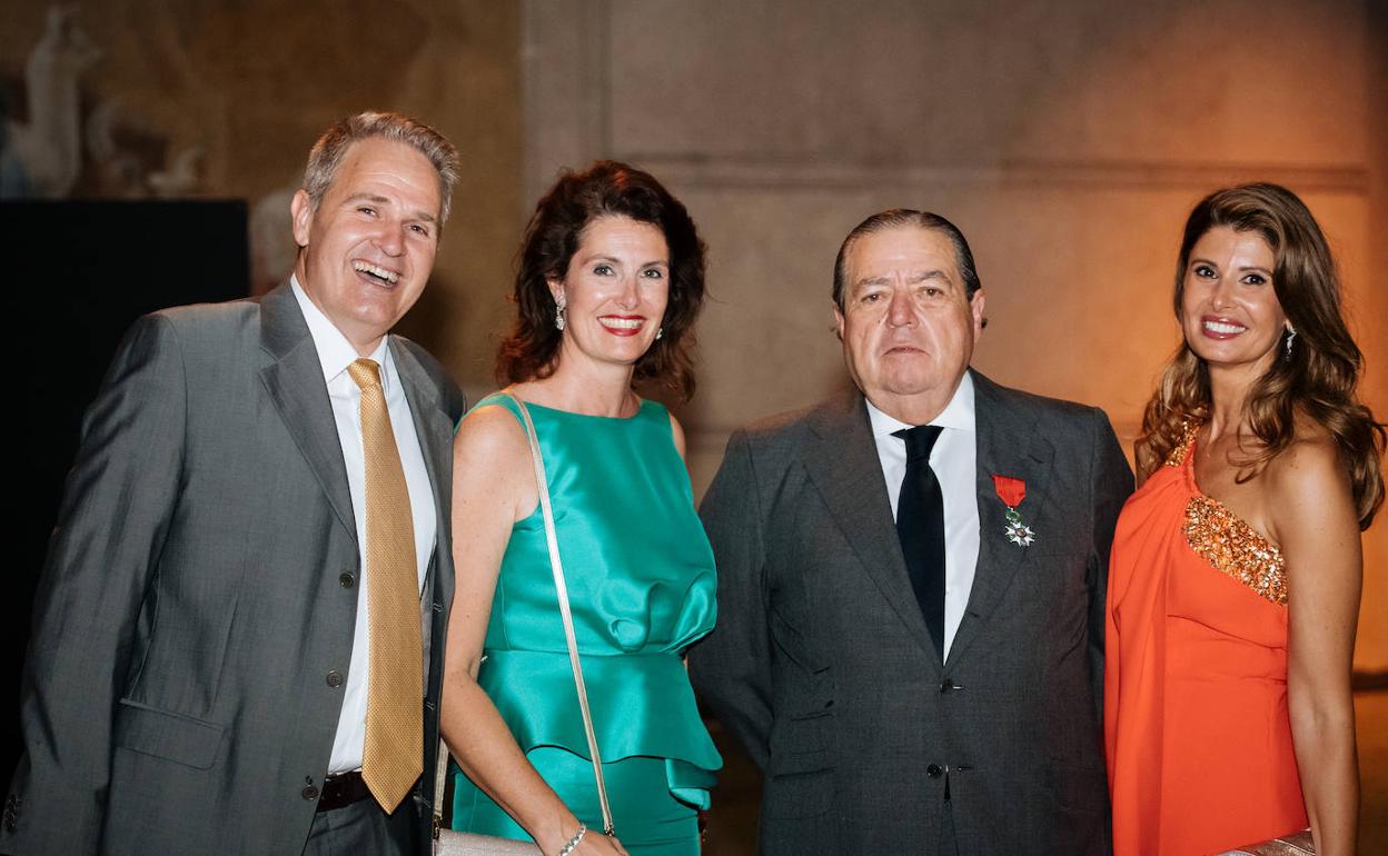 Vicente Boluda y Esther Pastor, junto a su hermana Begoña y su marido, David Mascarell.