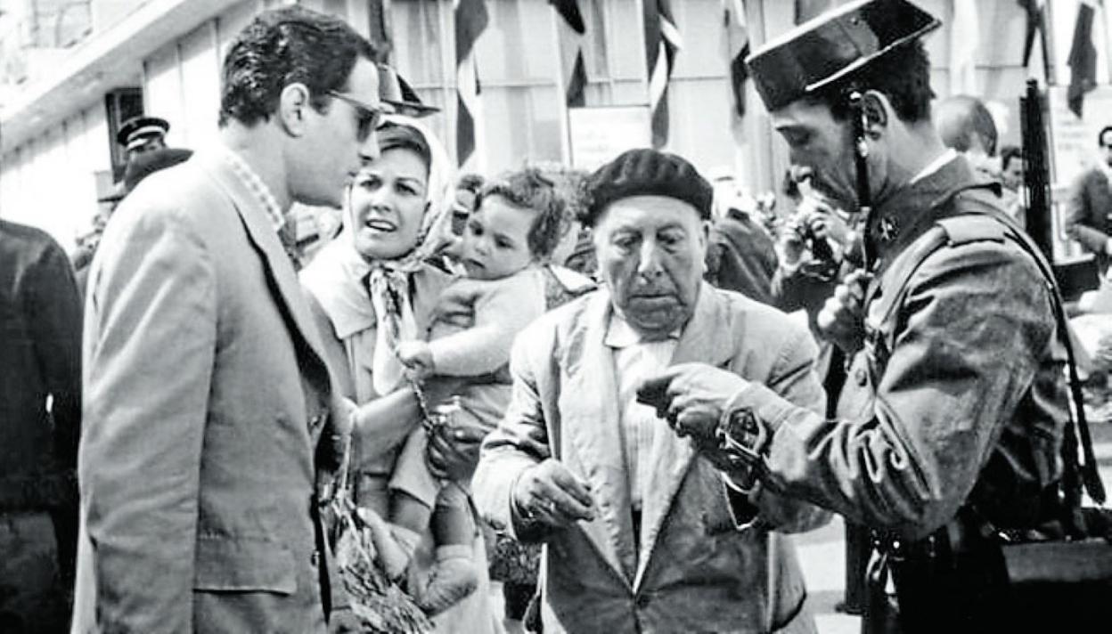 Nino Manfredi, Emma Penella y Pepe Isbert, en 'El verdugo'. ec